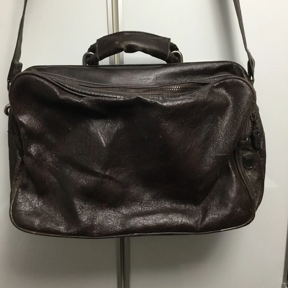 Genuine Leather Zippered Shoulder Messenger Bag - Picture 7 of 16